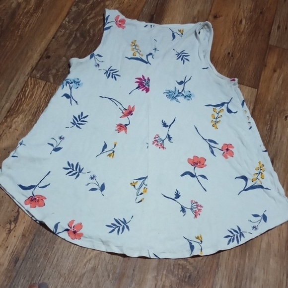 Floral Print Sleeveless Top - Picture 2 of 3